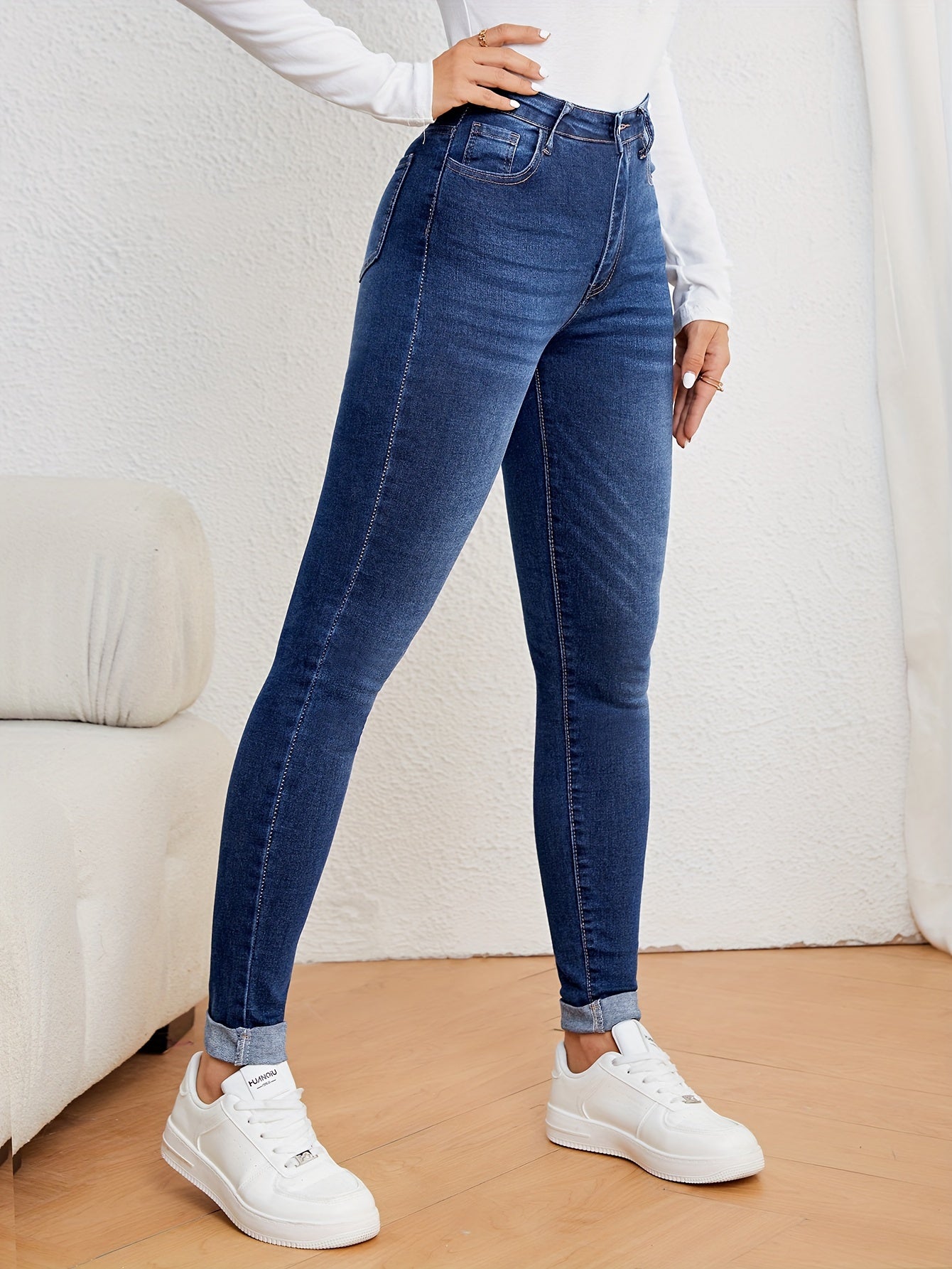 Slim fit women's jeans with high waist