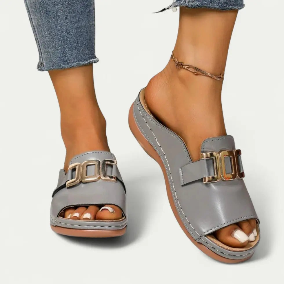 Slip-On Sandals for Women – Chic Comfort & Versatility