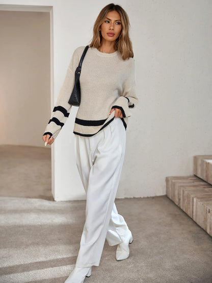 Women's knitted sweater with color contrast