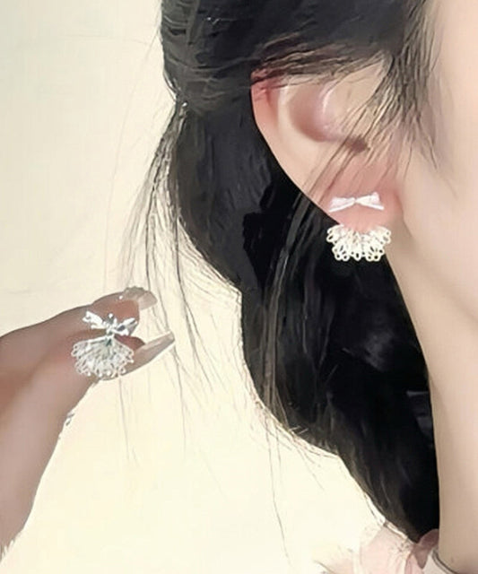 Boucles d'oreilles à tige en argent sterling avec nœud en dentelle et soie - TrendAura