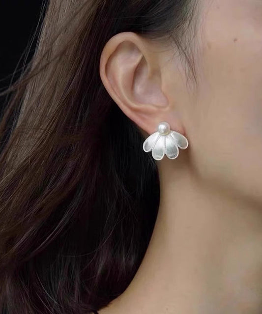 Boucles d'oreilles à tige en argent sterling blanc et perles en forme de pétales - TrendAura