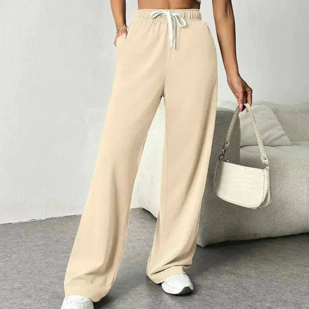 Stylish women's jogging pants with wide leg and elastic waistband