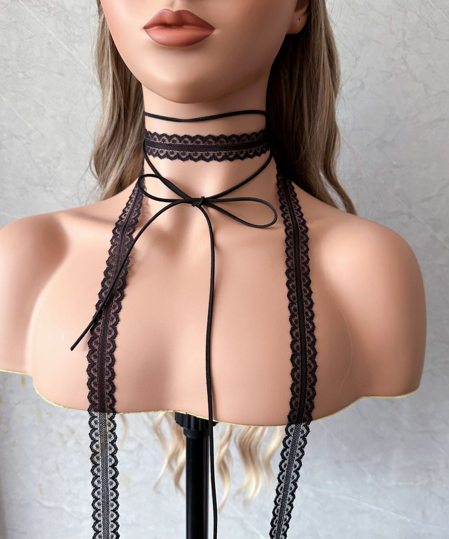 Collier élégant en dentelle noire avec nœud creux - TrendAura