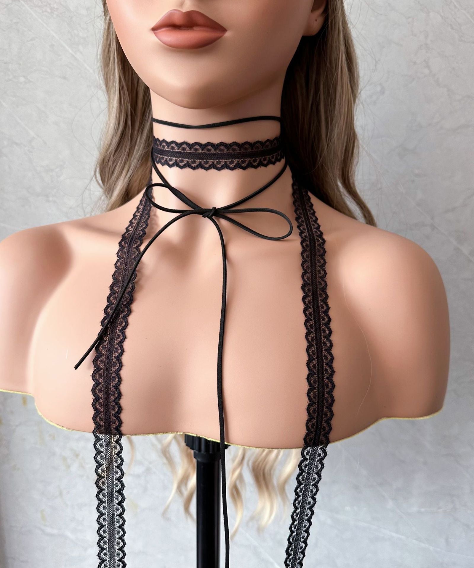 Collier élégant en dentelle noire avec nœud creux - TrendAura