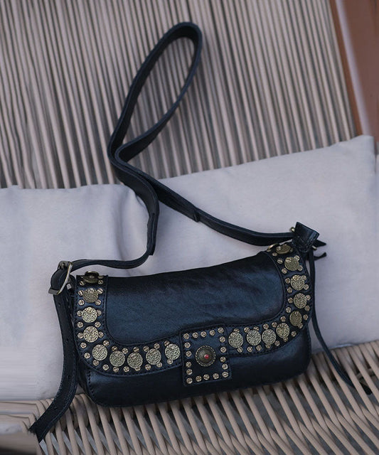 Sac hobo polyvalent en cuir durable et élégant avec rivets noirs - TrendAura