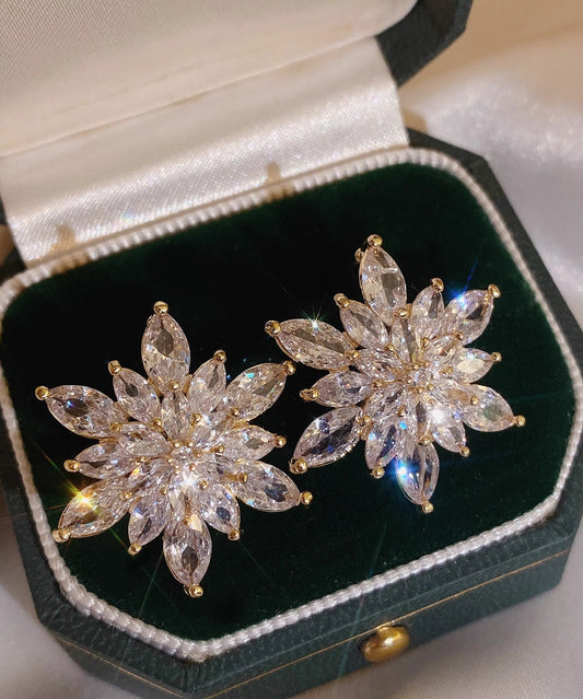 Boucles d'oreilles à tige élégantes en cristal de zircon surdoré avec flocon de neige - TrendAura