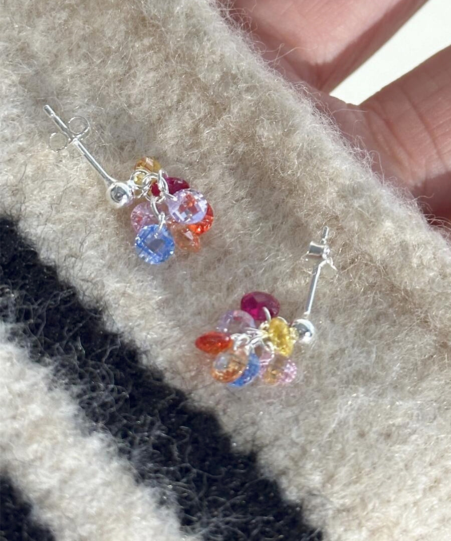 Boucles d'oreilles pendantes élégantes en alliage arc-en-ciel avec perles de raisin en cristal - TrendAura