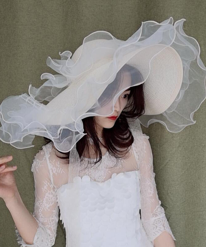 Chapeau de soleil élégant en organza blanc à volants et paille tissée - TrendAura