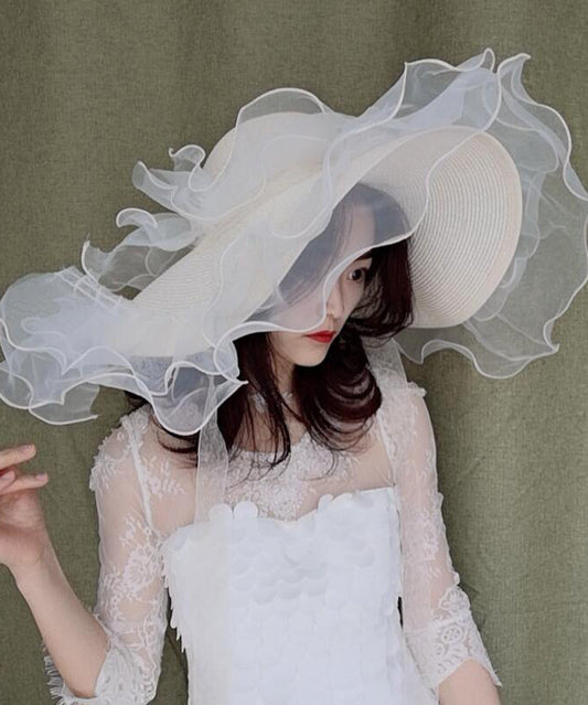 Chapeau de soleil élégant en organza blanc à volants et paille tissée - TrendAura