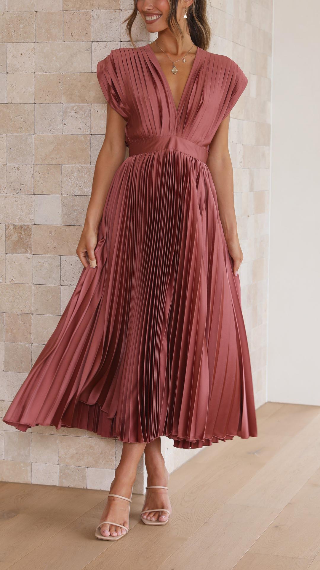 Women's Pleated Maxi Dress with Flowing Design and Versatile Style