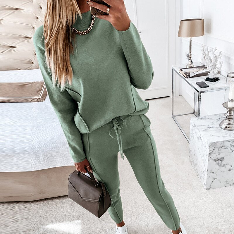 Trendy women's tracksuit made of high-quality cotton blend