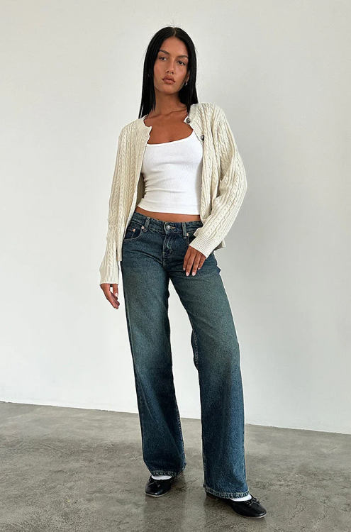Trendy low-rise jeans made from stretch denim for women