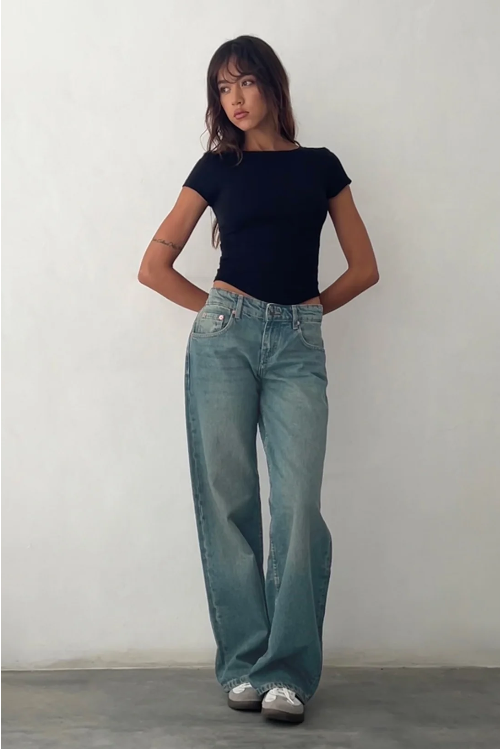 Trendy low-rise jeans made from stretch denim for women