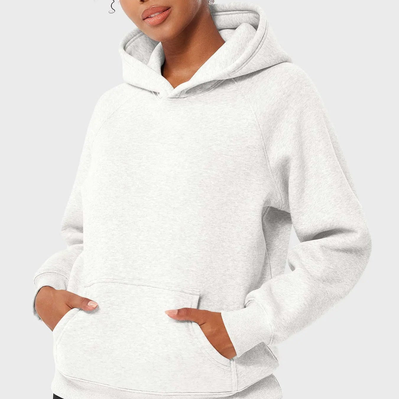 Women's hoodie with raglan sleeves and kangaroo pocket