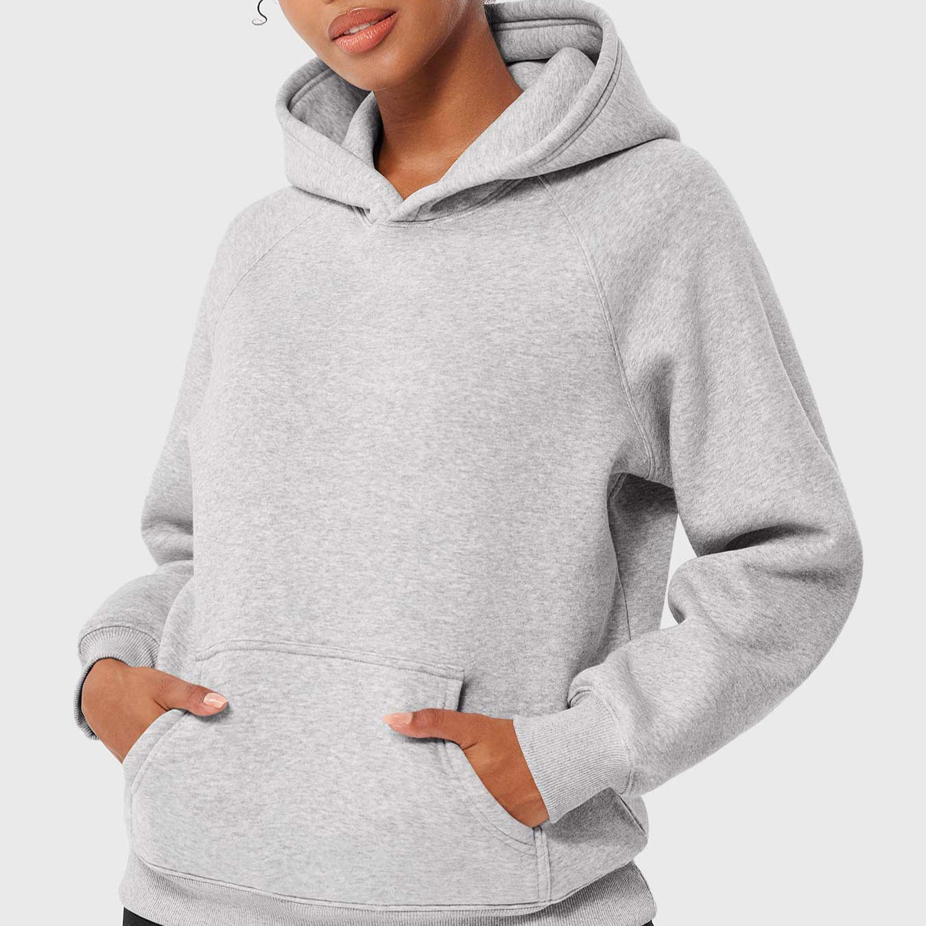 Women's hoodie with raglan sleeves and kangaroo pocket
