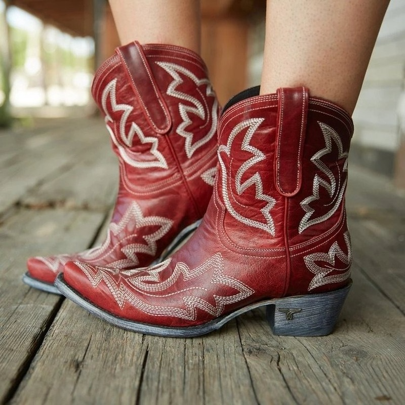 Women's cowboy boots with western embroidery