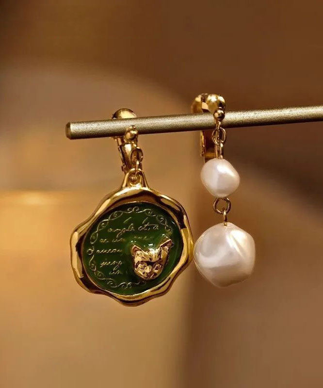 Boucles d'oreilles pendantes asymétriques chat en alliage d'or et perles - TrendAura