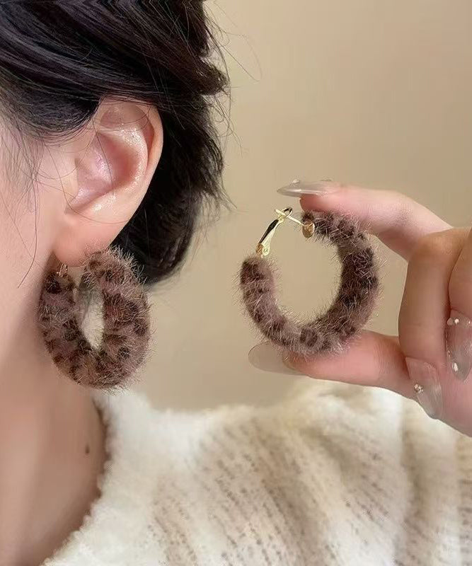 Boucles d'oreilles créoles uniques en fourrure duveteuse en alliage léopard - TrendAura
