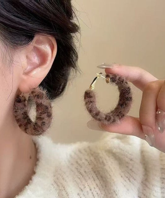 Boucles d'oreilles créoles uniques en fourrure duveteuse en alliage léopard - TrendAura