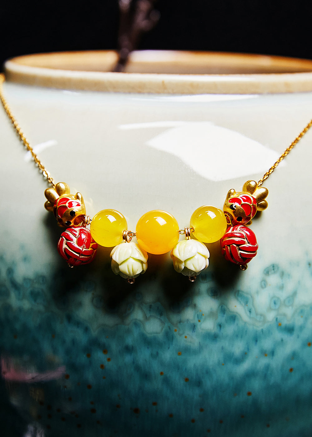 Collier pendentif en cire d'abeille de poisson mignon de perle de lotus unique - TrendAura