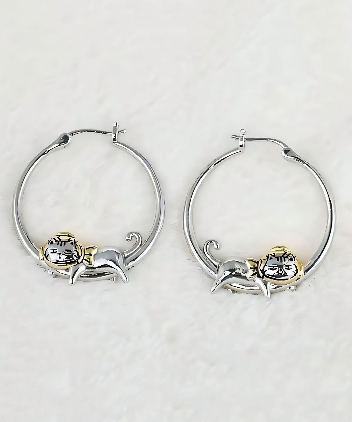 Boucles d'oreilles créoles uniques en soie et cuivre avec petits chats - TrendAura