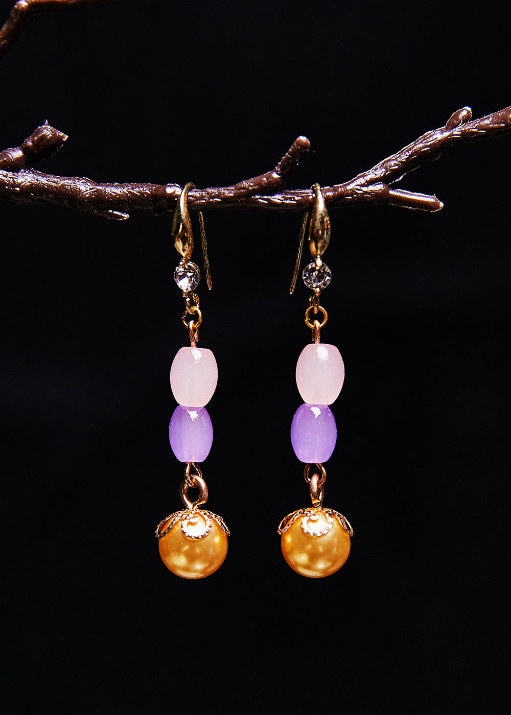 Boucles d'oreilles pendantes uniques en perles jaunes et pierres précieuses naturelles - TrendAura