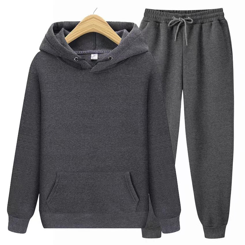 Hoodie and jogging pants set made of breathable material