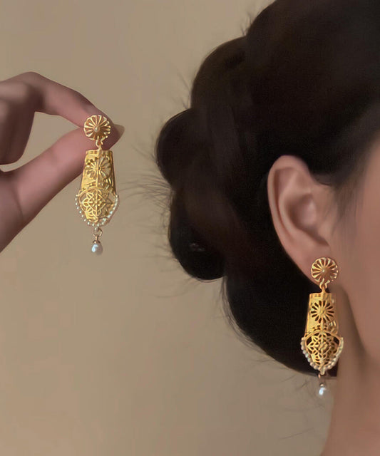 Boucles d'oreilles pendantes vintage en argent sterling jaune doré, perles ajourées et pompon floral, ornées de perles. - TrendAura