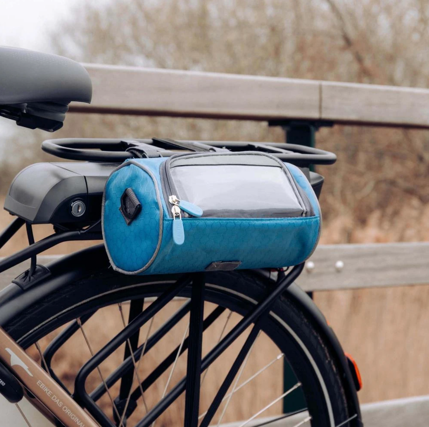 Waterproof bike bag with touch screen - water-resistant and multifunctional for safe cycling