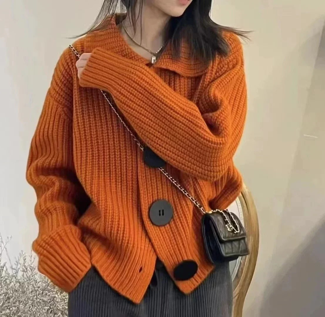Wool women's sweater with button collar