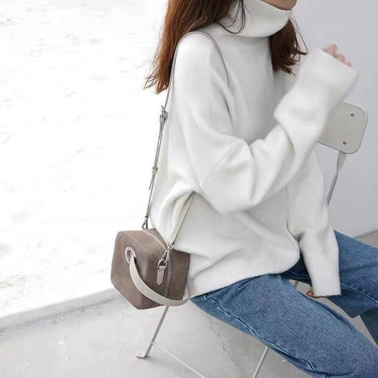 Zoé Soft Turtleneck Knit Sweater for Women Cozy Warmth with Flattering Silhouette