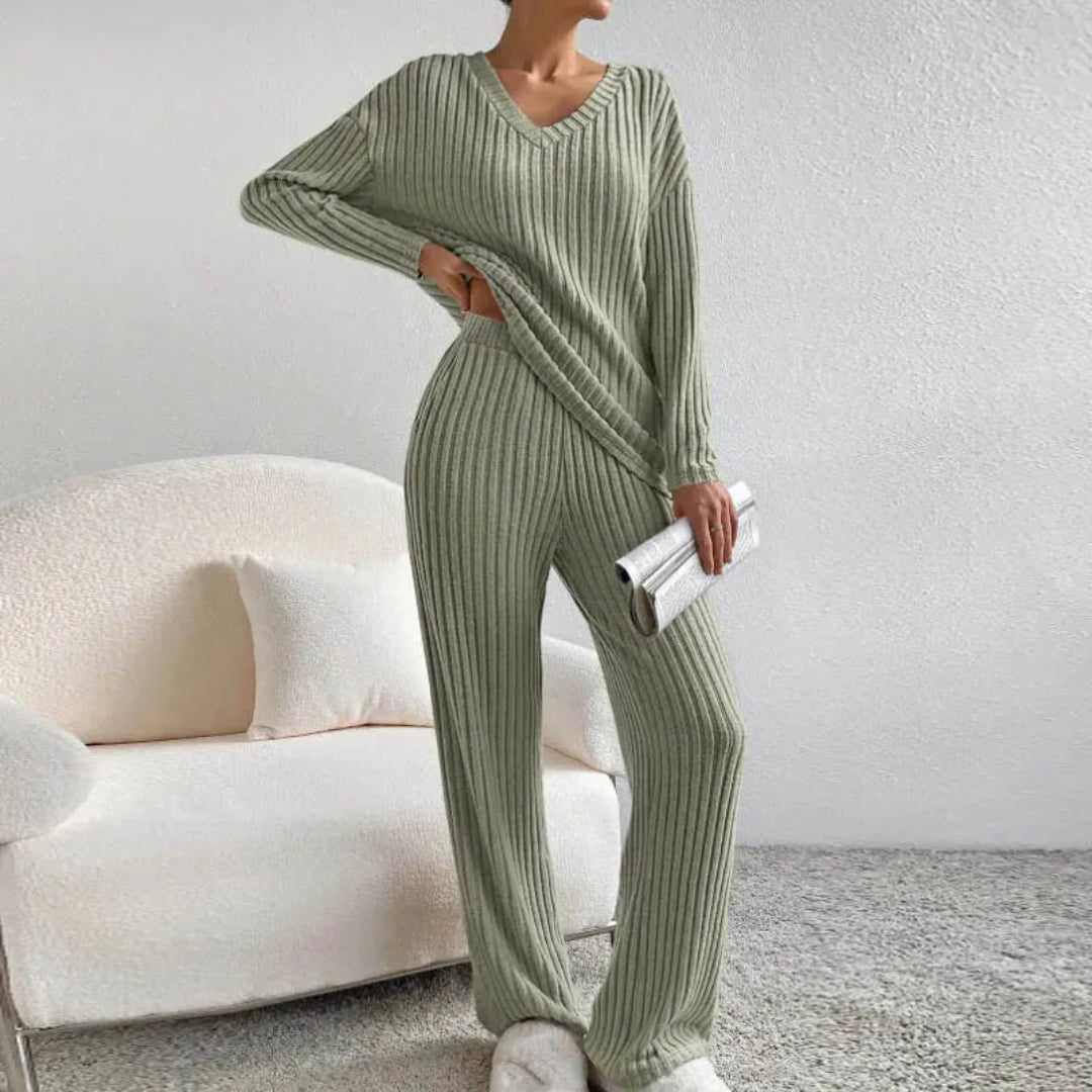 Two-piece loungewear set made of cotton blend with V-neck and wide-leg pants