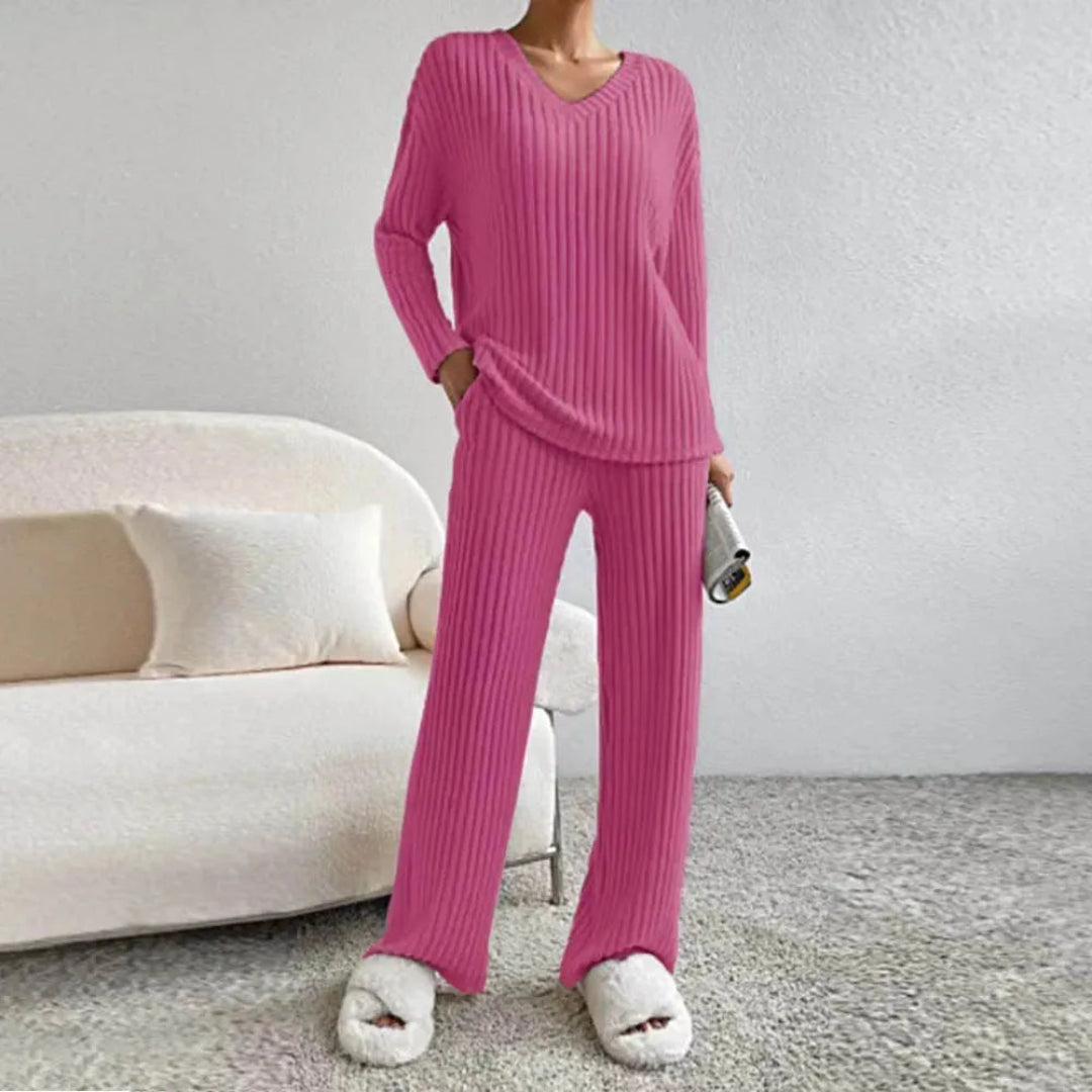 Two-piece loungewear set made of cotton blend with V-neck and wide-leg pants