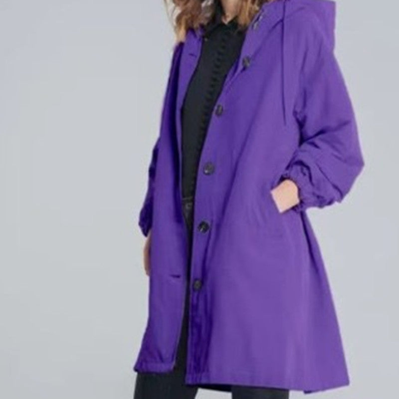 Women's coat with a hood and button closure