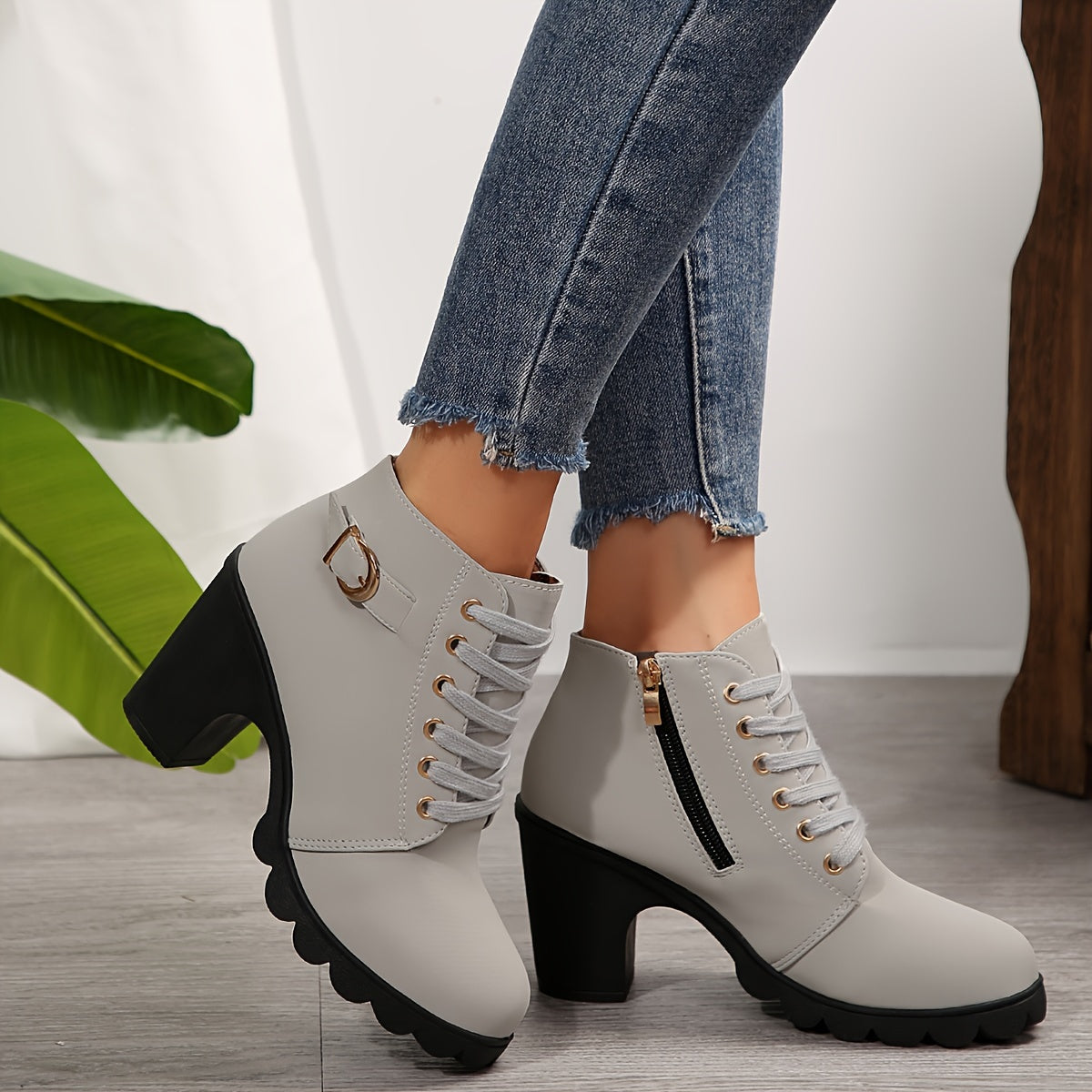 Women's lace-up ankle boots | block heel