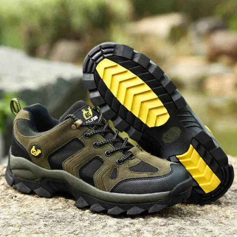 Waterproof and insulated hiking boots - traction sole