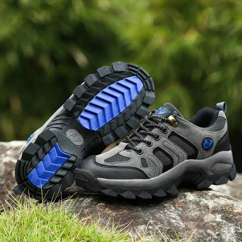 Waterproof and insulated hiking boots - traction sole
