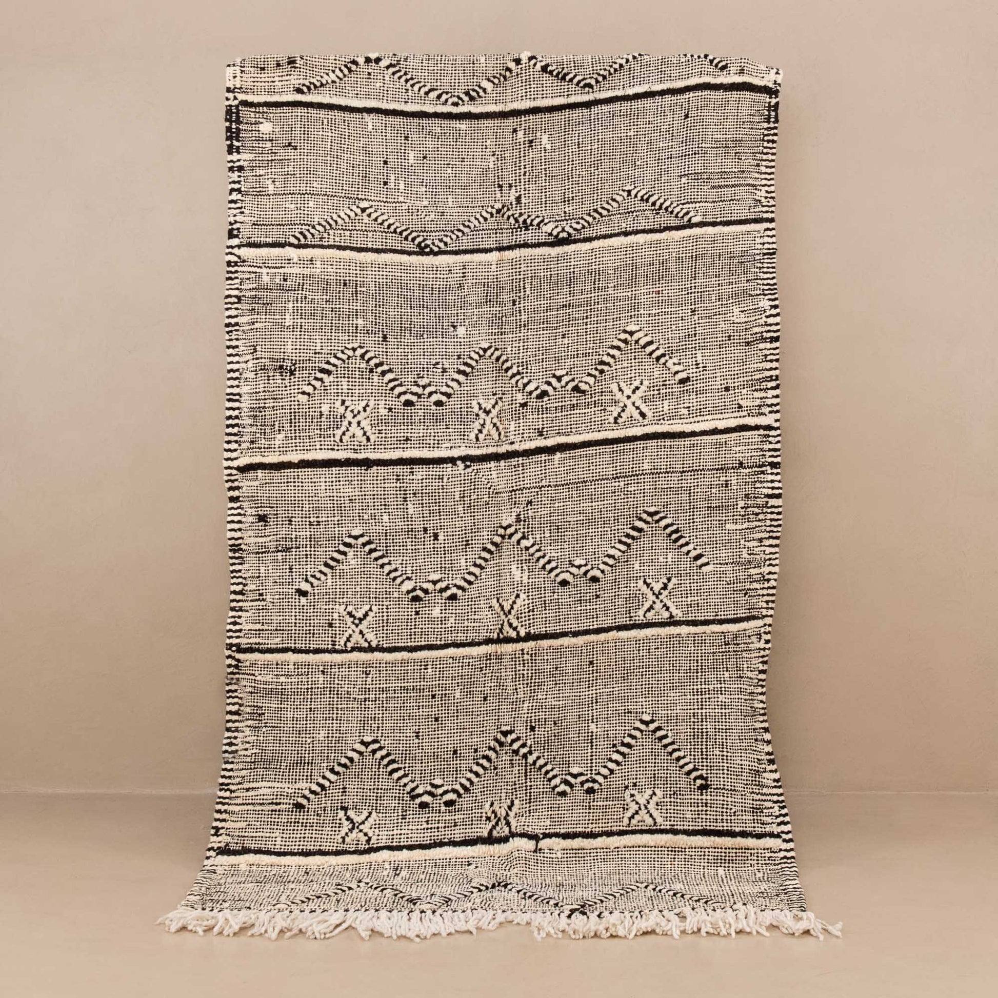 Agourai - taznakht kilim rug - TrendAura