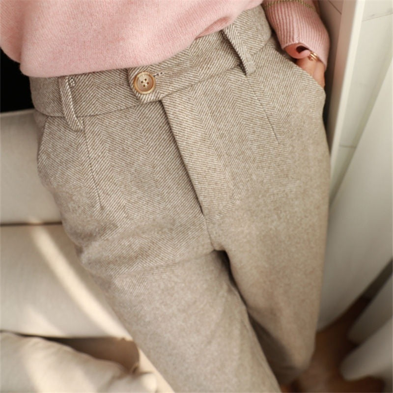 Men's Trousers in Herringbone Pattern With Pencil Fit for Sophisticated Office Casual Style