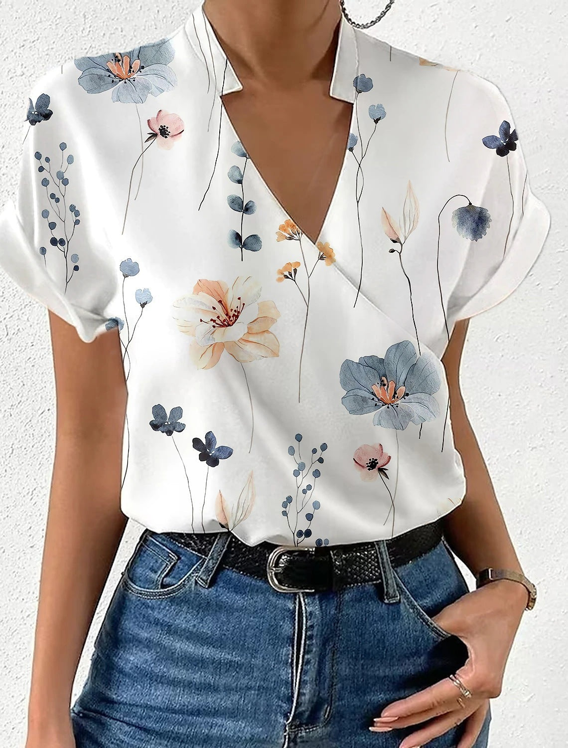 Blouse Floral Model with V-Neckline