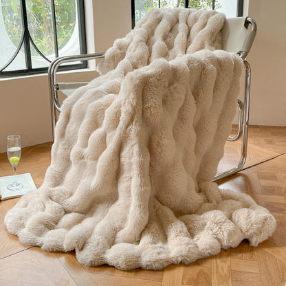 Contemporary Faux Fur Throw Blanket with Plush Texture