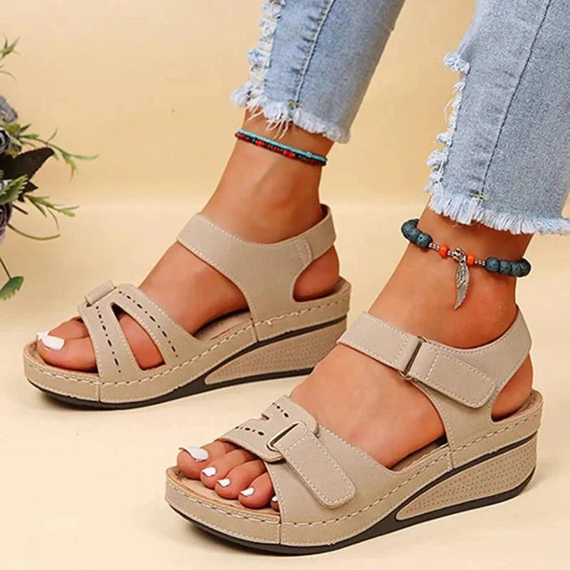 Women's platform sandals | Adjustable strap and open toe | Comfortable fit | Summer style