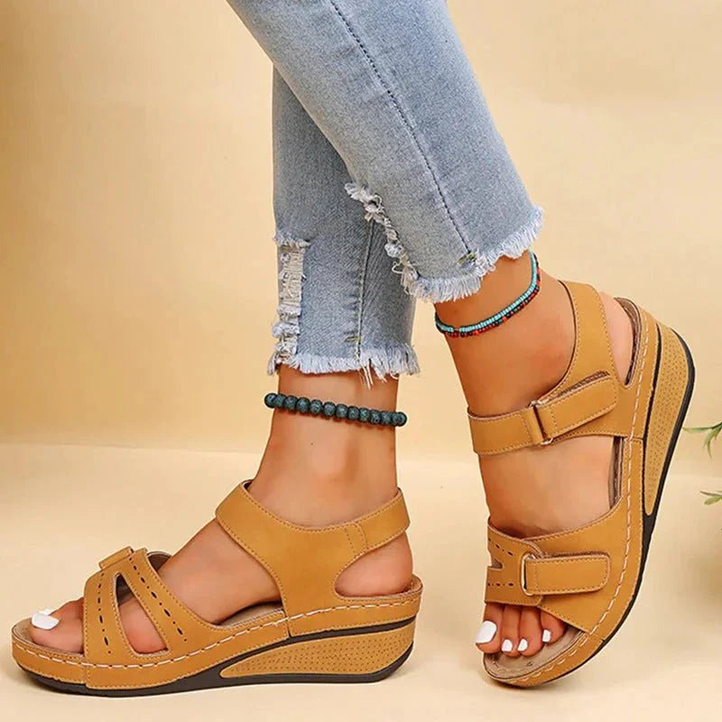 Women's platform sandals | Adjustable strap and open toe | Comfortable fit | Summer style