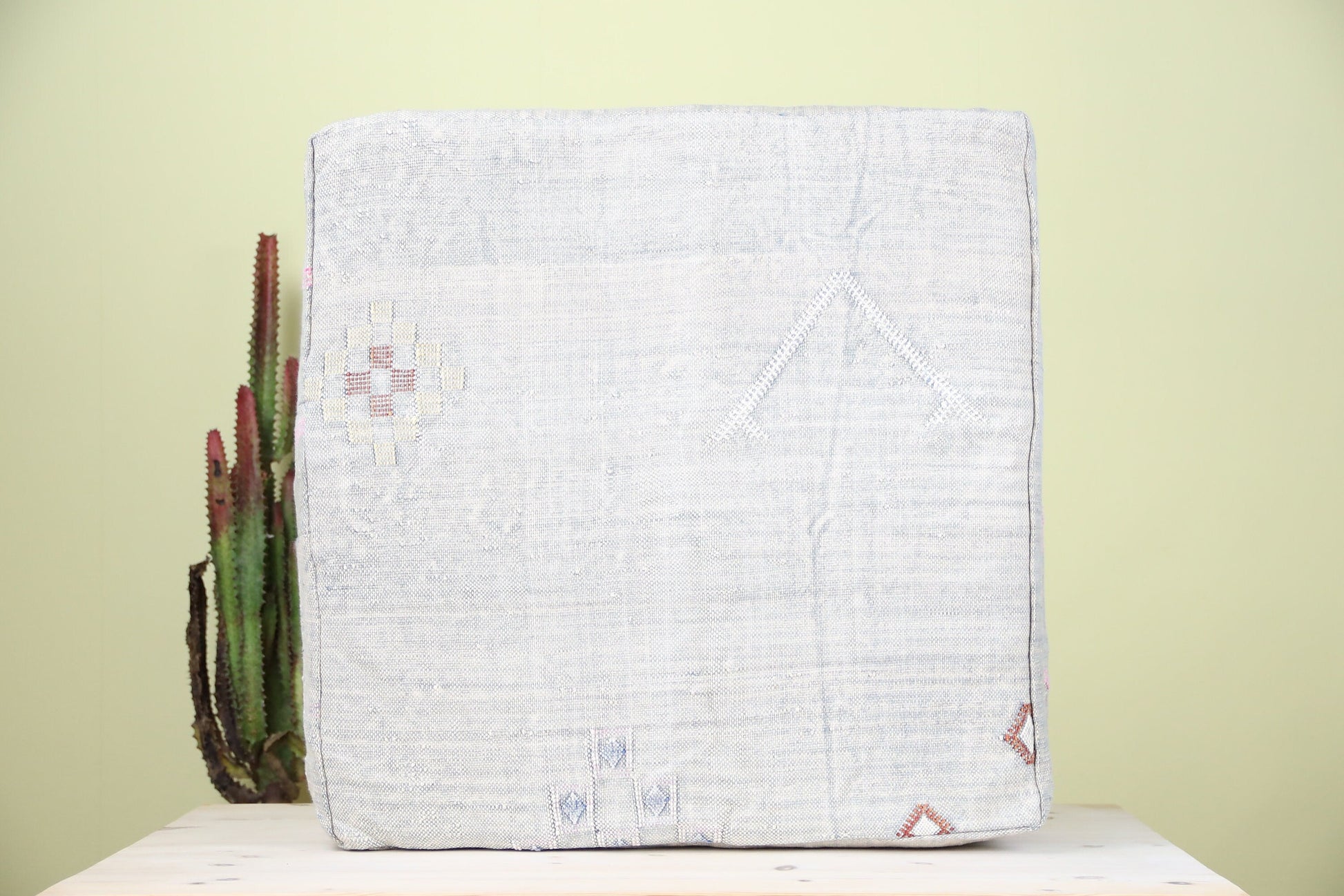 Branis Moroccan Pouf - TrendAura