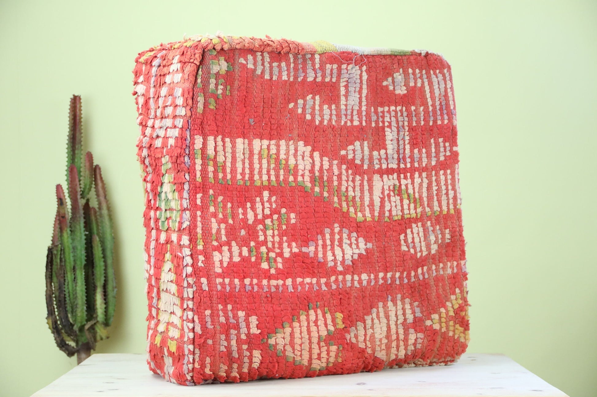 Valyrialyn Moroccan pouf - TrendAura