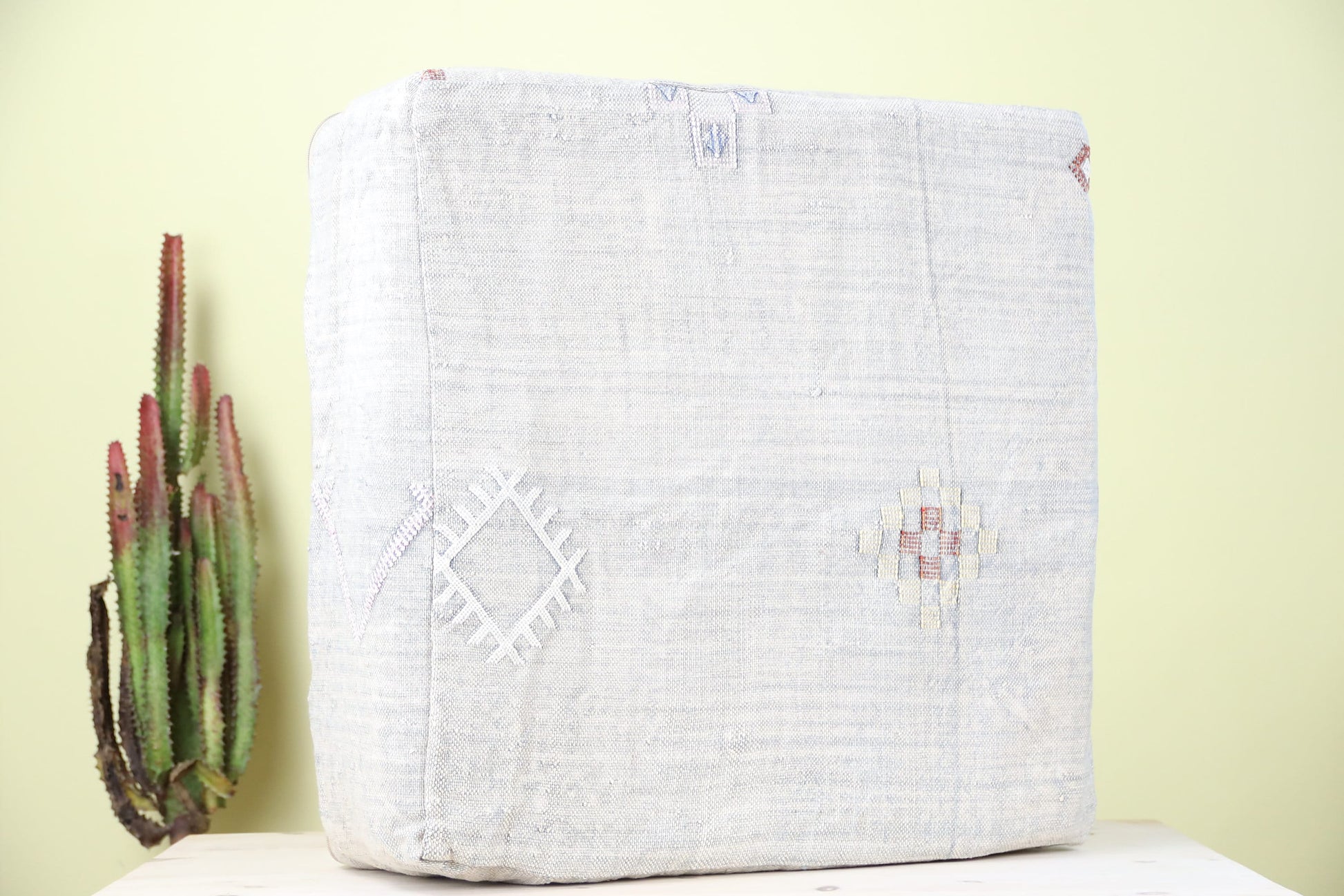 Righ Moroccan Pouf - TrendAura