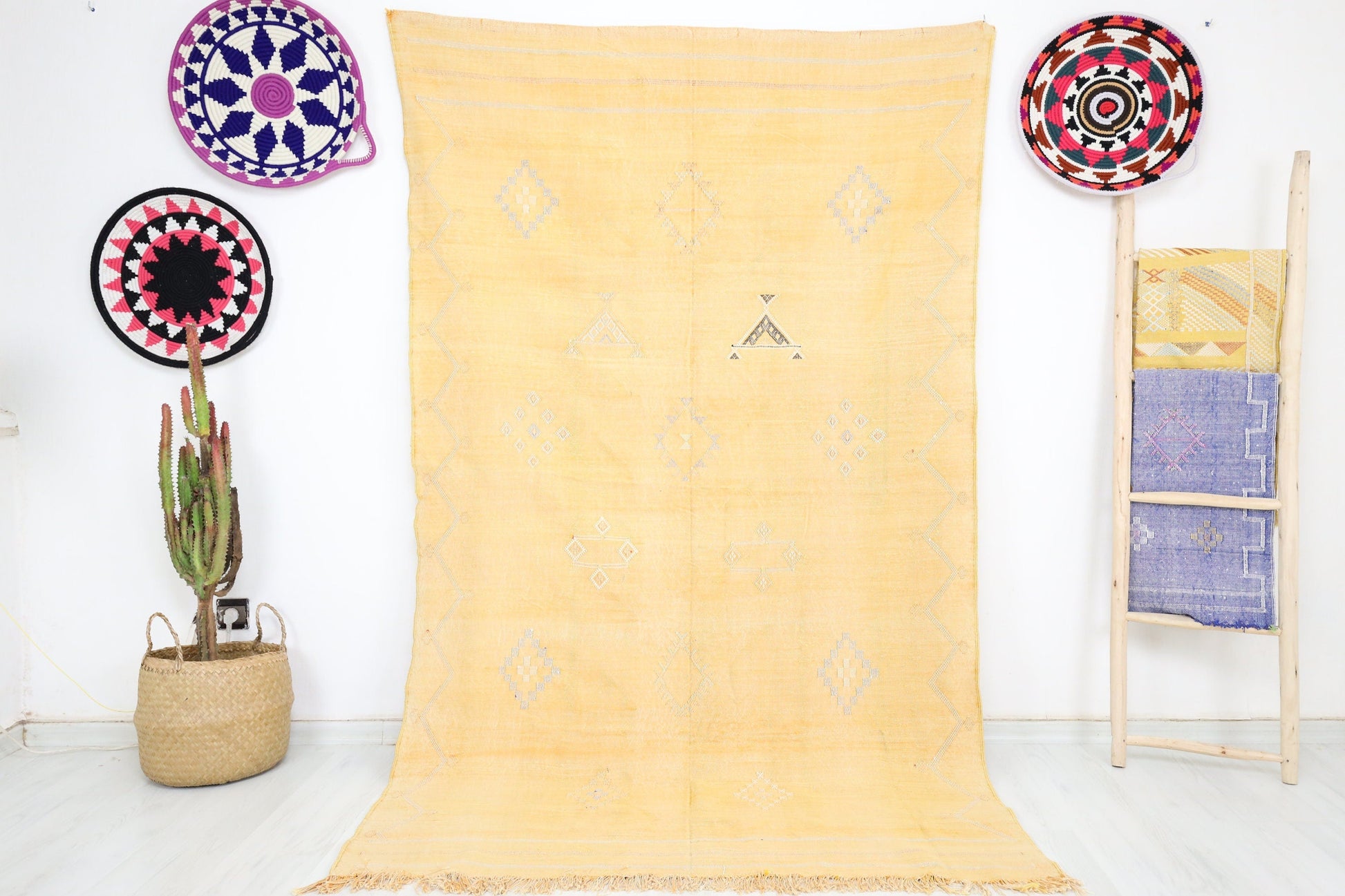 Zahia Cactus silk rug 5'7"x4'7" - TrendAura