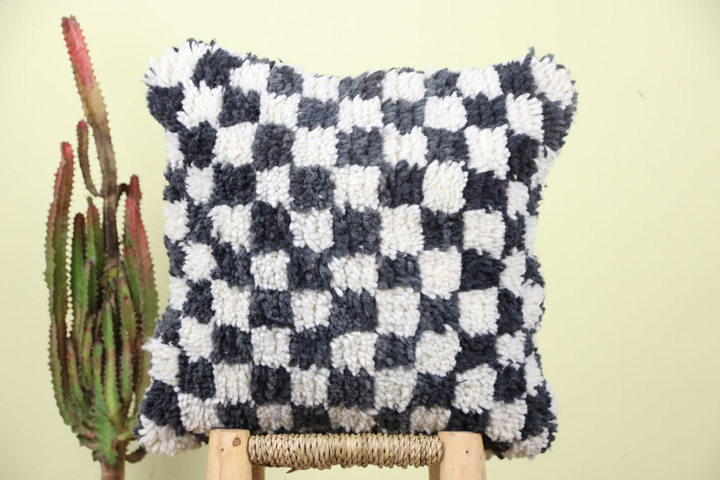 Itto Checkered Pillow - TrendAura