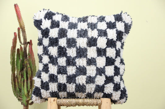 Itto Checkered Pillow - TrendAura