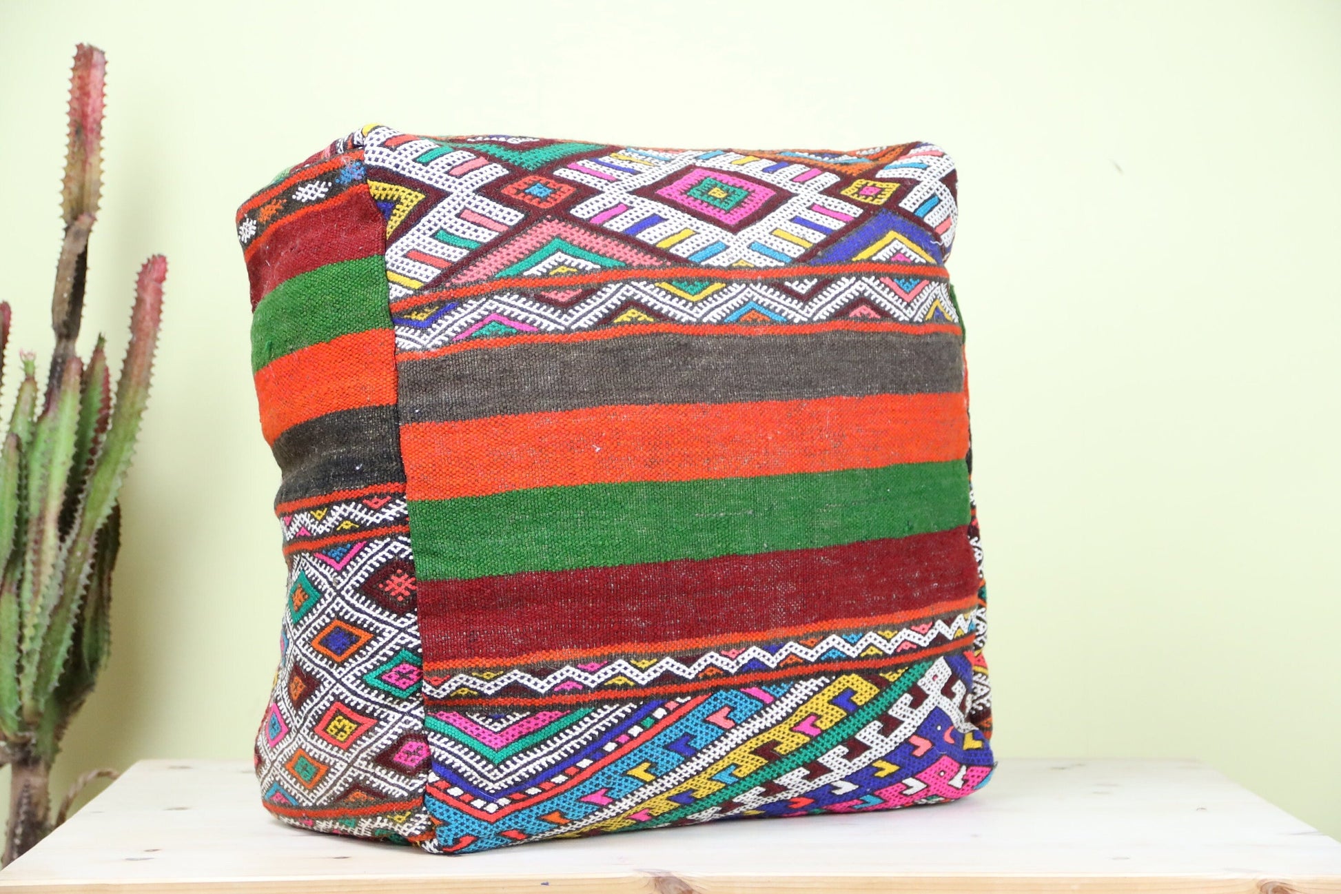 Azrythor  Moroccan pouf - TrendAura